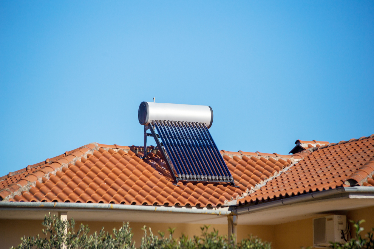 Chine Chauffe-eau solaire à tube sous vide à haute pression 100-300L Maison à énergie solaire utilisant des économies d'énergie